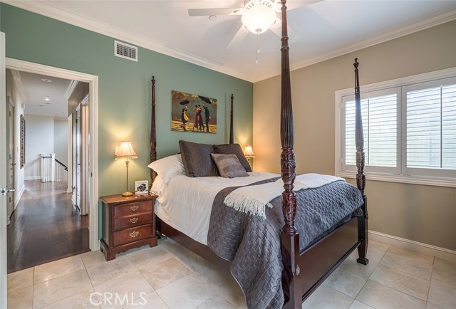 Second bedroom with direct access to private backyard