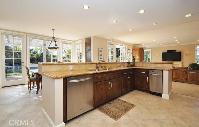 Vast Expansive of Granite Countertops in Kitchen