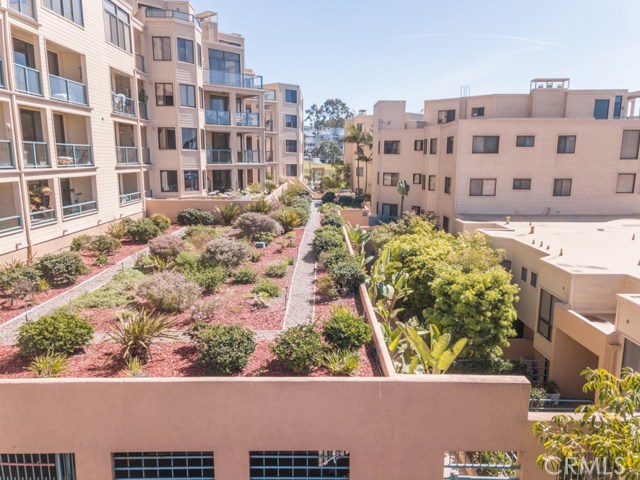 120 The Village, Redondo Beach, California 90277, 1 Bedroom Bedrooms, ,1 BathroomBathrooms,Residential,Sold,The Village,SW18052490