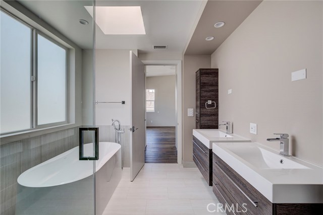 2207 Gates Avenue, Redondo Beach, California 90278, 4 Bedrooms Bedrooms, ,3 BathroomsBathrooms,Residential,Sold,Gates,PV18093744