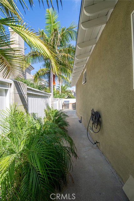 2201 Robinson Street, Redondo Beach, California 90278, 2 Bedrooms Bedrooms, ,1 BathroomBathrooms,Residential,Sold,Robinson,SB20178302