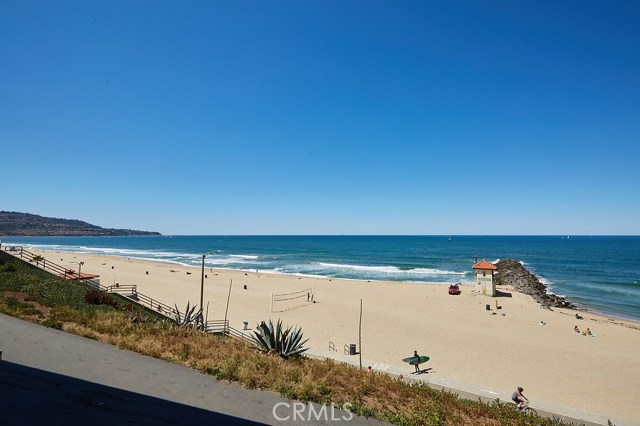 625 Esplanade, Redondo Beach, California 90277, 2 Bedrooms Bedrooms, ,Residential,Sold,Esplanade,SB20195625