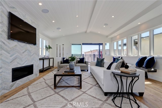 436 27th Street, Manhattan Beach, California 90266, 4 Bedrooms Bedrooms, ,4 BathroomsBathrooms,Residential,Sold,27th,SB19108994