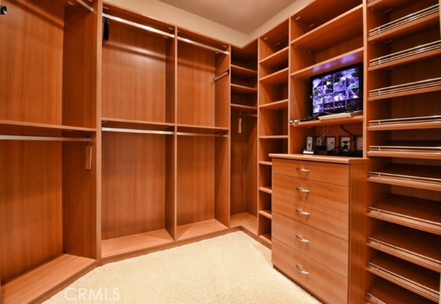 Master Suite Walk-in Closet