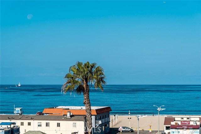 1121 Manhattan Ave, Hermosa Beach, California 90254, 4 Bedrooms Bedrooms, ,2 BathroomsBathrooms,Residential,Sold,Manhattan Ave,SB18116434