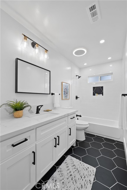 2406 Ripley Avenue, Redondo Beach, California 90278, 3 Bedrooms Bedrooms, ,2 BathroomsBathrooms,Residential,Sold,Ripley,SB21143037