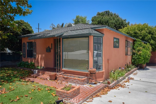 2203 Graham Avenue, Redondo Beach, California 90278, 2 Bedrooms Bedrooms, ,1 BathroomBathrooms,Residential,Sold,Graham,SB18146559