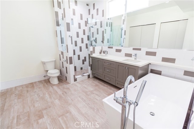 2602 Voorhees Avenue, Redondo Beach, California 90278, 4 Bedrooms Bedrooms, ,3 BathroomsBathrooms,Residential,Sold,Voorhees,SB17109811