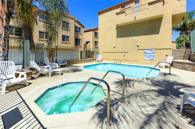 2 Bed Home for Sale in Van Nuys, California