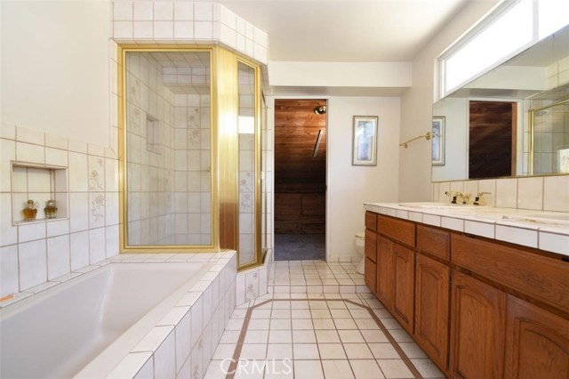 Master Bathroom with Double Sink Vanity Master Bathroom with Double Sink Vanity