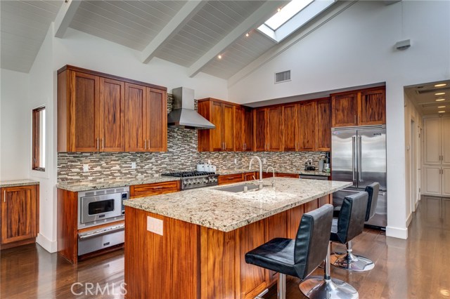 2416 Elm Avenue, Manhattan Beach, California 90266, 4 Bedrooms Bedrooms, ,2 BathroomsBathrooms,Residential,Sold,Elm,SB19275935
