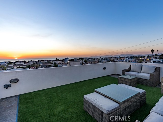 842 8th Street, Hermosa Beach, California 90254, 4 Bedrooms Bedrooms, ,2 BathroomsBathrooms,Residential,Sold,8th,SB19252569