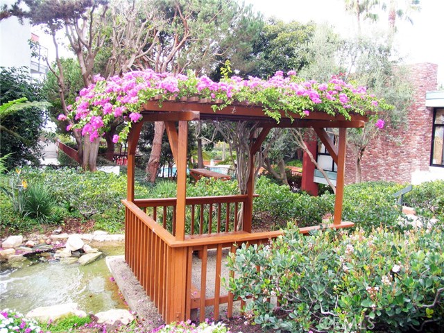 610 The Village, Redondo Beach, California 90277, 1 Bedroom Bedrooms, ,1 BathroomBathrooms,Residential,Sold,The Village,SB19252588