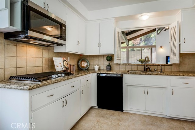 Kitchen with Granite