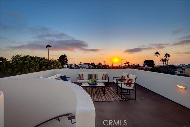 1144 9th Street, Hermosa Beach, California 90254, 5 Bedrooms Bedrooms, ,4 BathroomsBathrooms,Residential,Sold,9th,SB19216948