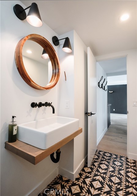 587 36th Street, Manhattan Beach, California 90266, 3 Bedrooms Bedrooms, ,2 BathroomsBathrooms,Residential,Sold,36th,SB21105044