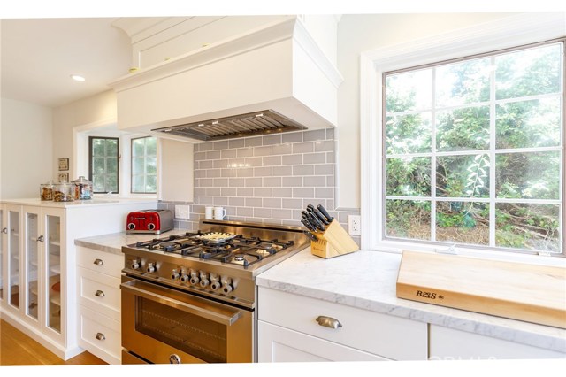 Love this range and hood combo! Love this range and hood combo!