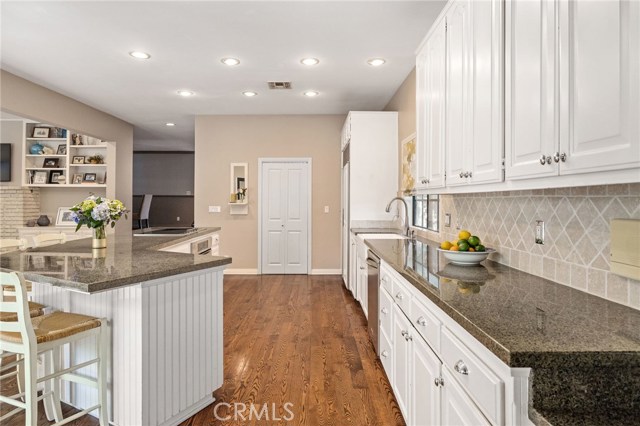 2701 Maple Avenue, Manhattan Beach, California 90266, 4 Bedrooms Bedrooms, ,3 BathroomsBathrooms,Residential,Sold,Maple,SB20115116