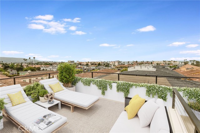 Roof deck with panoramic view