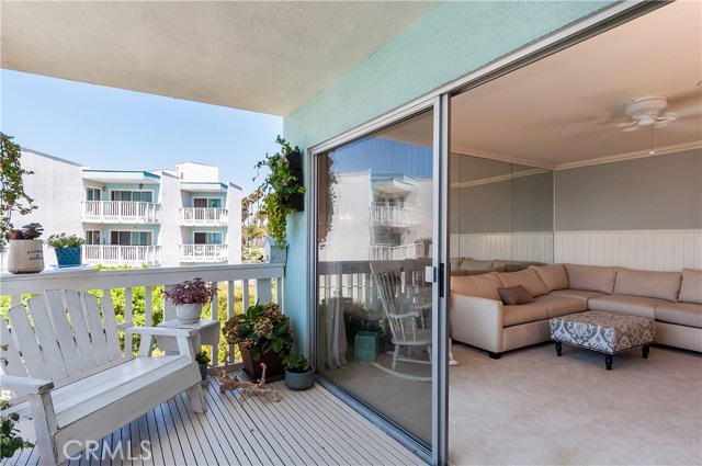 650 The Village, Redondo Beach, California 90277, 1 Bedroom Bedrooms, ,1 BathroomBathrooms,Residential,Sold,The Village,SB17195132