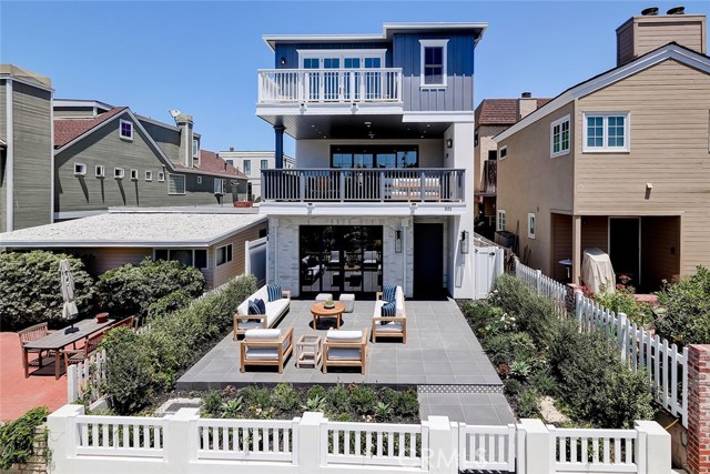 501 8th Street, Manhattan Beach, California 90266, 5 Bedrooms Bedrooms, ,2 BathroomsBathrooms,Residential,Sold,8th,SB20129717