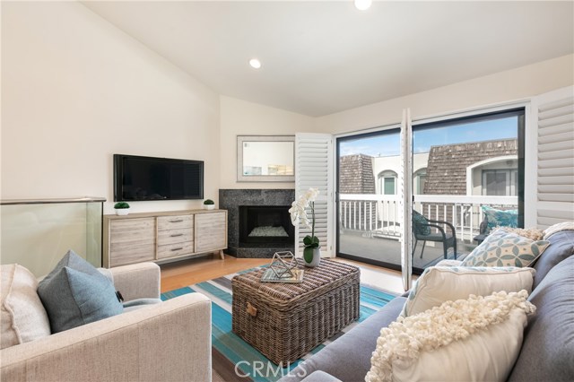 114 Guadalupe Avenue, Redondo Beach, California 90277, 2 Bedrooms Bedrooms, ,Residential,Sold,Guadalupe,SB19074799