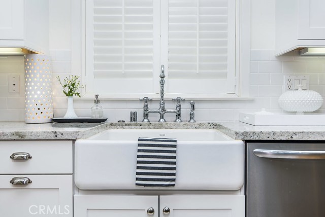 Who doesn't want a farmhouse sink?