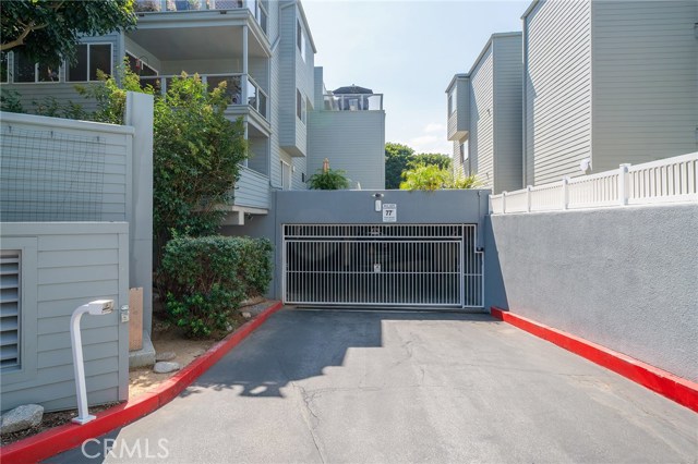 210 The Village, Redondo Beach, California 90277, 2 Bedrooms Bedrooms, ,2 BathroomsBathrooms,Residential,Sold,The Village,SB19226397