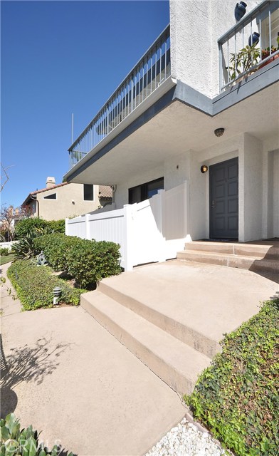 121 Prospect Avenue, Redondo Beach, California 90277, 2 Bedrooms Bedrooms, ,2 BathroomsBathrooms,Residential,Sold,Prospect,SB18229456