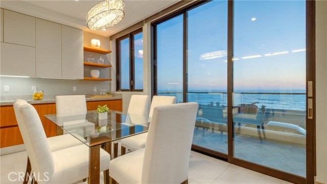 1000 Esplanade, Redondo Beach, California 90277, 3 Bedrooms Bedrooms, ,3 BathroomsBathrooms,Residential,Sold,Esplanade,SB17089223