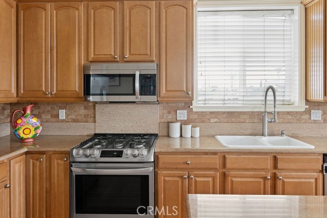 Natural stone backsplace