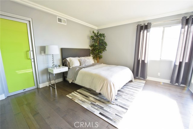 708 Manhattan Beach Blvd., Manhattan Beach, California 90266, 2 Bedrooms Bedrooms, ,2 BathroomsBathrooms,Residential,Sold,Manhattan Beach Blvd.,SB18012661