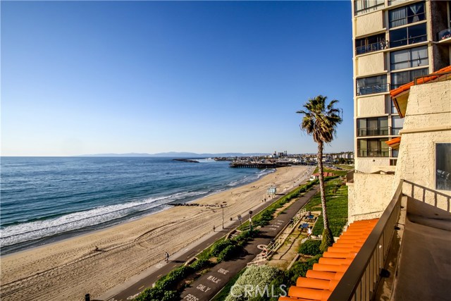 555 Esplanade, Redondo Beach, California 90277, 2 Bedrooms Bedrooms, ,2 BathroomsBathrooms,Residential,Sold,Esplanade,SB17042204