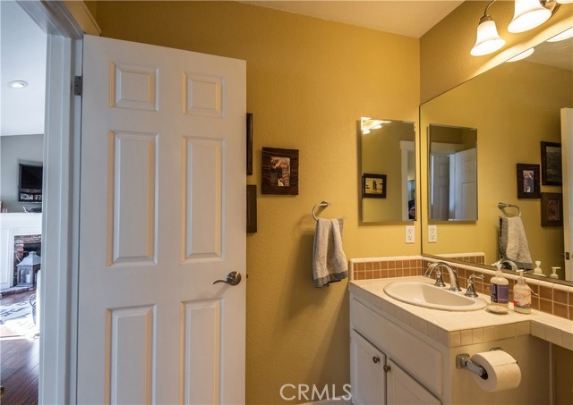 211 Helberta Avenue, Redondo Beach, California 90277, 2 Bedrooms Bedrooms, ,2 BathroomsBathrooms,Residential,Sold,Helberta,SB19015019