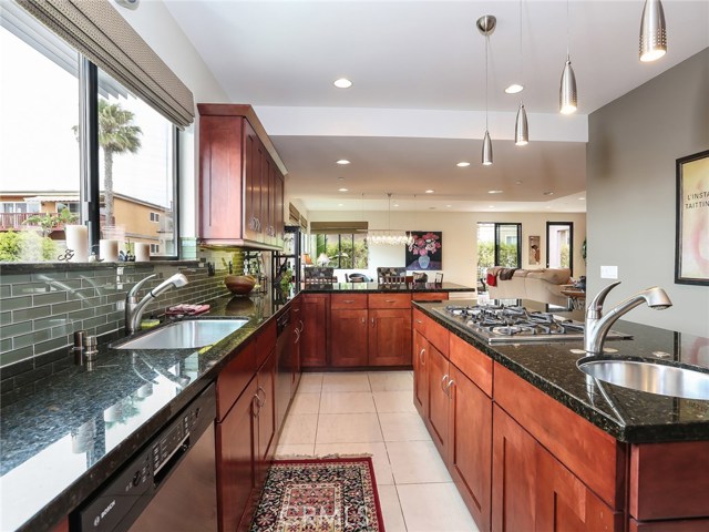 812 Juanita Avenue, Redondo Beach, California 90277, 5 Bedrooms Bedrooms, ,4 BathroomsBathrooms,Residential,Sold,Juanita,SB17114453