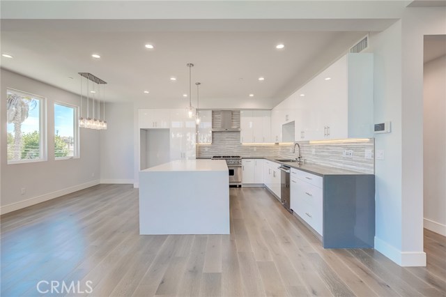 1922 Vanderbilt Lane, Redondo Beach, California 90278, 5 Bedrooms Bedrooms, ,5 BathroomsBathrooms,Residential,Sold,Vanderbilt,PV19214347
