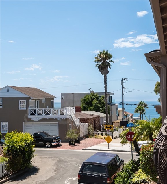 409 30th Street, Manhattan Beach, California 90266, 4 Bedrooms Bedrooms, ,2 BathroomsBathrooms,Residential,Sold,30th,SB20162447