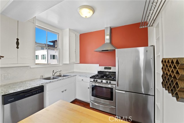 2821 Bayview Drive, Manhattan Beach, California 90266, 3 Bedrooms Bedrooms, ,2 BathroomsBathrooms,Residential,Sold,Bayview,SB20155622