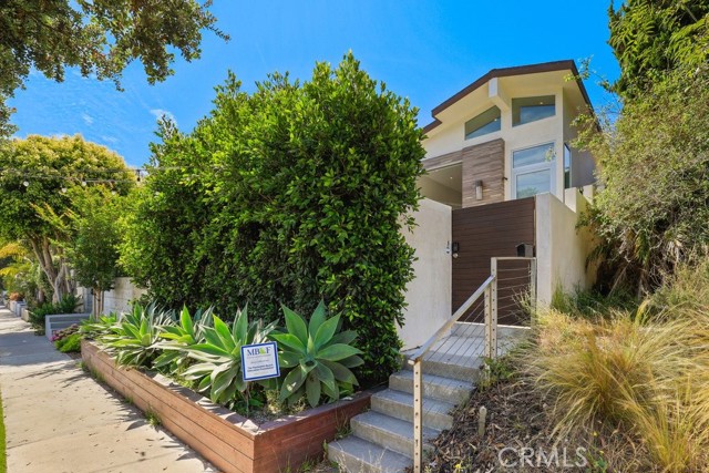 720 Rosecrans Avenue, Manhattan Beach, California 90266, 4 Bedrooms Bedrooms, ,3 BathroomsBathrooms,Residential,Sold,Rosecrans,PW21110961