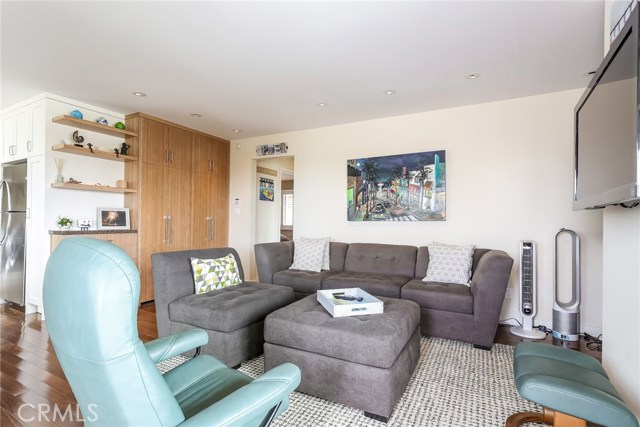 640 Manhattan Beach Boulevard, Manhattan Beach, California 90266, 2 Bedrooms Bedrooms, ,2 BathroomsBathrooms,Residential,Sold,Manhattan Beach,RS20159337