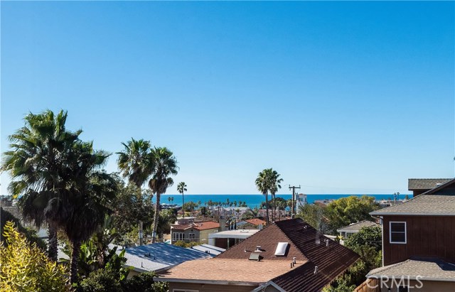 211 Helberta Avenue, Redondo Beach, California 90277, 2 Bedrooms Bedrooms, ,2 BathroomsBathrooms,Residential,Sold,Helberta,SB19015019