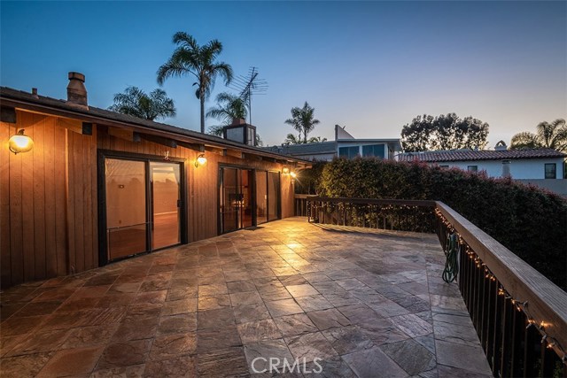 933 8th Street, Manhattan Beach, California 90266, 5 Bedrooms Bedrooms, ,2 BathroomsBathrooms,Residential,Sold,8th,SB19074971