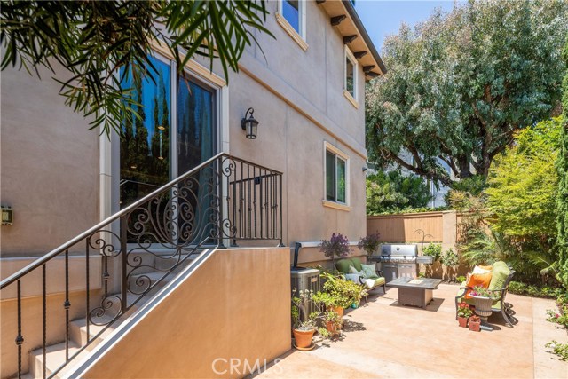 232 Irena Avenue, Redondo Beach, California 90277, 4 Bedrooms Bedrooms, ,2 BathroomsBathrooms,Residential,Sold,Irena,SB20098609