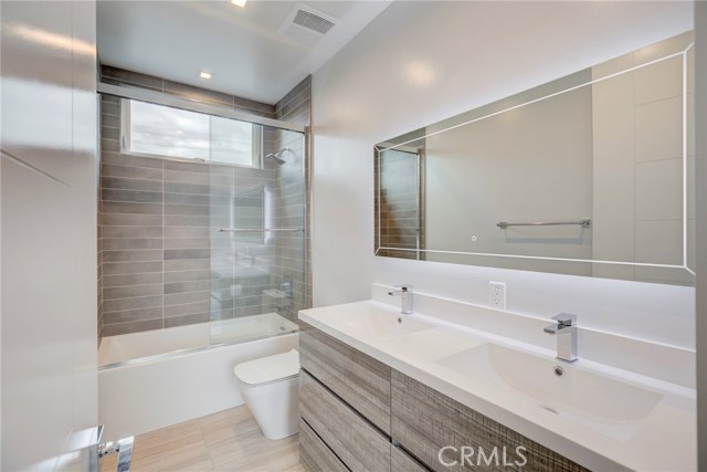 2104 Voorhees Avenue, Redondo Beach, California 90278, 4 Bedrooms Bedrooms, ,3 BathroomsBathrooms,Residential,Sold,Voorhees,PV19109969