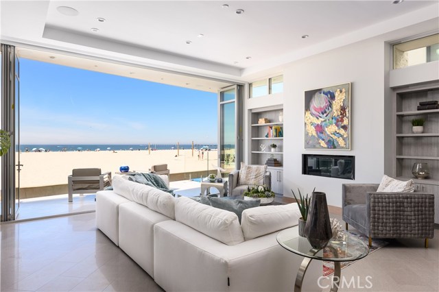 212 The Strand