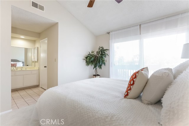 Tall ceiling and natural light - magical combination