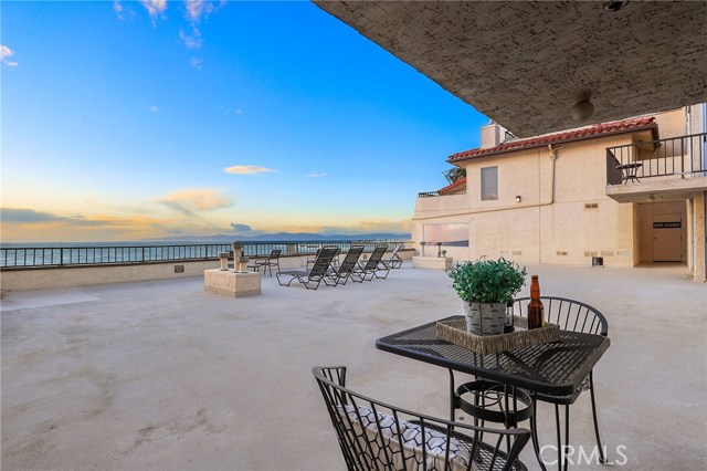 555 Esplanade, Redondo Beach, California 90277, 2 Bedrooms Bedrooms, ,2 BathroomsBathrooms,Residential,Sold,Esplanade,SB21016933