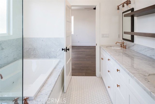 223 Lucia, Redondo Beach, California 90277, 4 Bedrooms Bedrooms, ,3 BathroomsBathrooms,Residential,Sold,Lucia,SB18143397