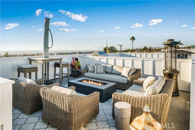 942 15th Street, Hermosa Beach, California 90254, 4 Bedrooms Bedrooms, ,2 BathroomsBathrooms,Residential,Sold,15th,SB20137355
