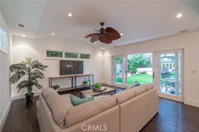 1111 8th Street, Hermosa Beach, California 90254, 4 Bedrooms Bedrooms, ,3 BathroomsBathrooms,Residential,Sold,8th,SB20223282